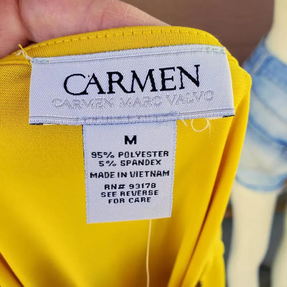 NWT Carmen Marc Valvo Sleeveless Front-Zip Top Yellow Size Medium - Picture 2 of 15